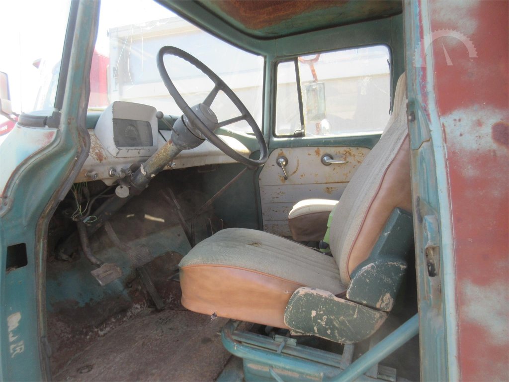 1959 B162 Seat frame and replacement seat.jpg